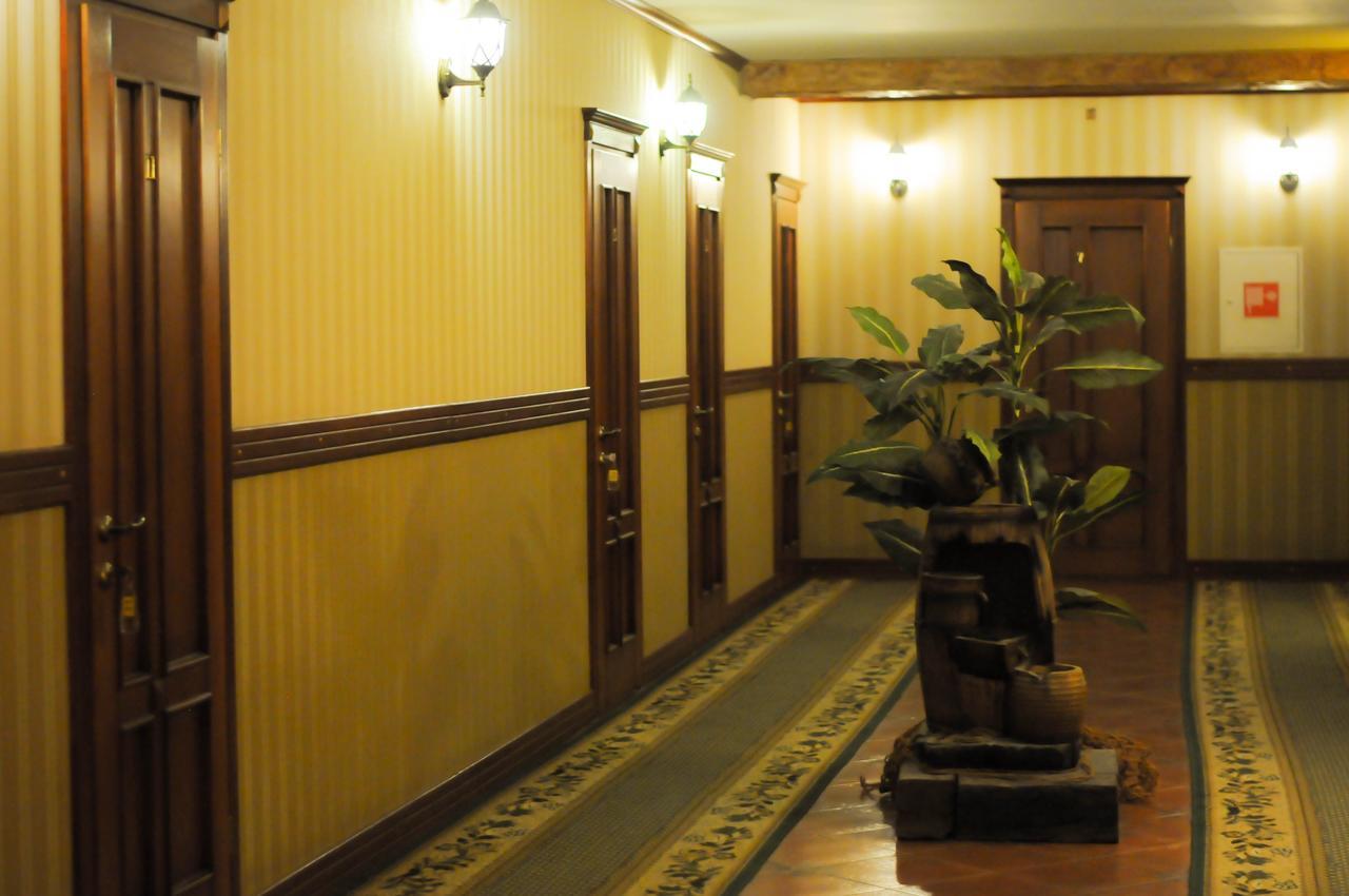 Don Kihot Hotel Novovolyns'k エクステリア 写真