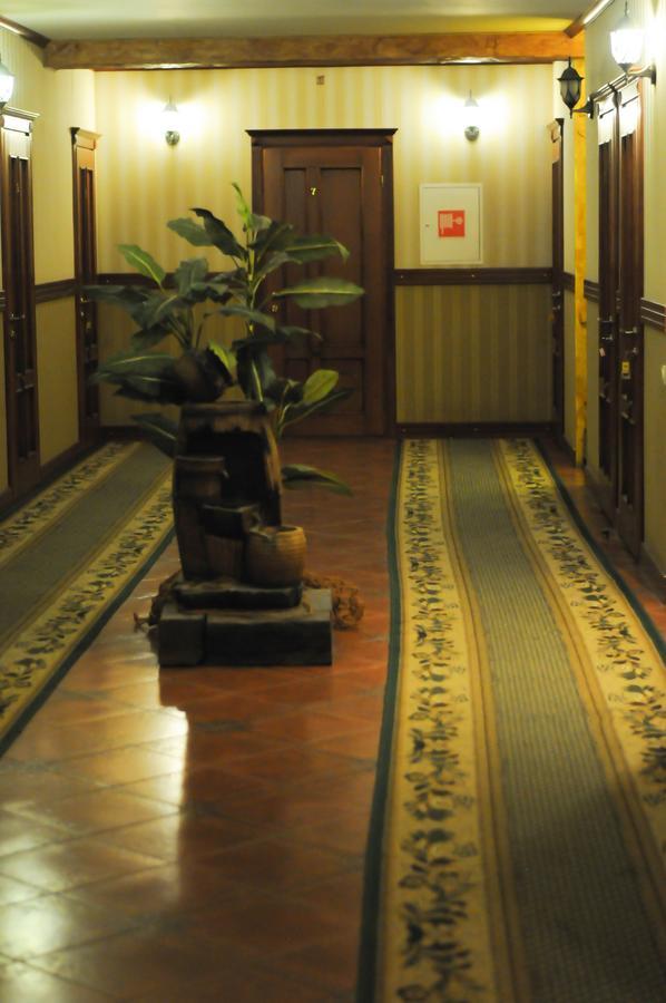 Don Kihot Hotel Novovolyns'k エクステリア 写真