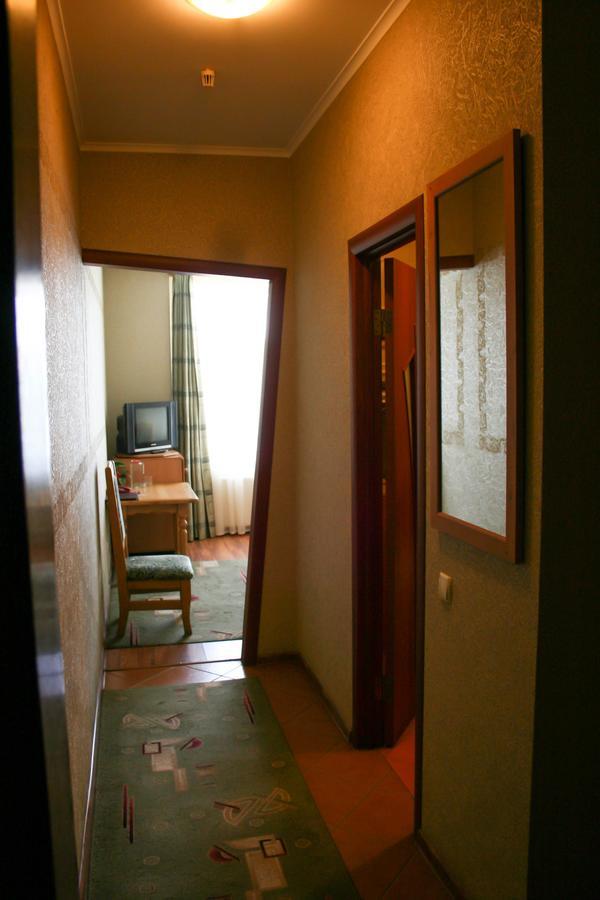 Don Kihot Hotel Novovolyns'k エクステリア 写真